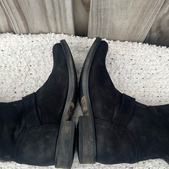 STEVE MADDEN Genuine suede, round toe moto boot w/ strap and buckle/strap - Picture 6 of 9